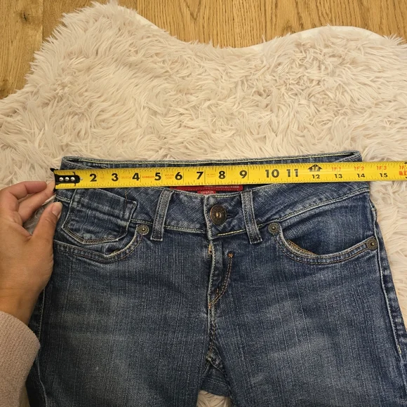 Guess Cuffed Mid Rise Capri Medium Wash Jeans Size 27 - Picture 4 of 10